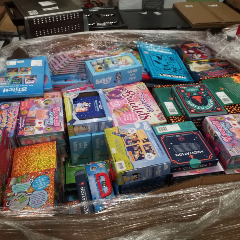 PALLET CONTAINING LARGE QUANTITY OF ASSORTED KIDS ACTIVITY BOOKS & TOYS