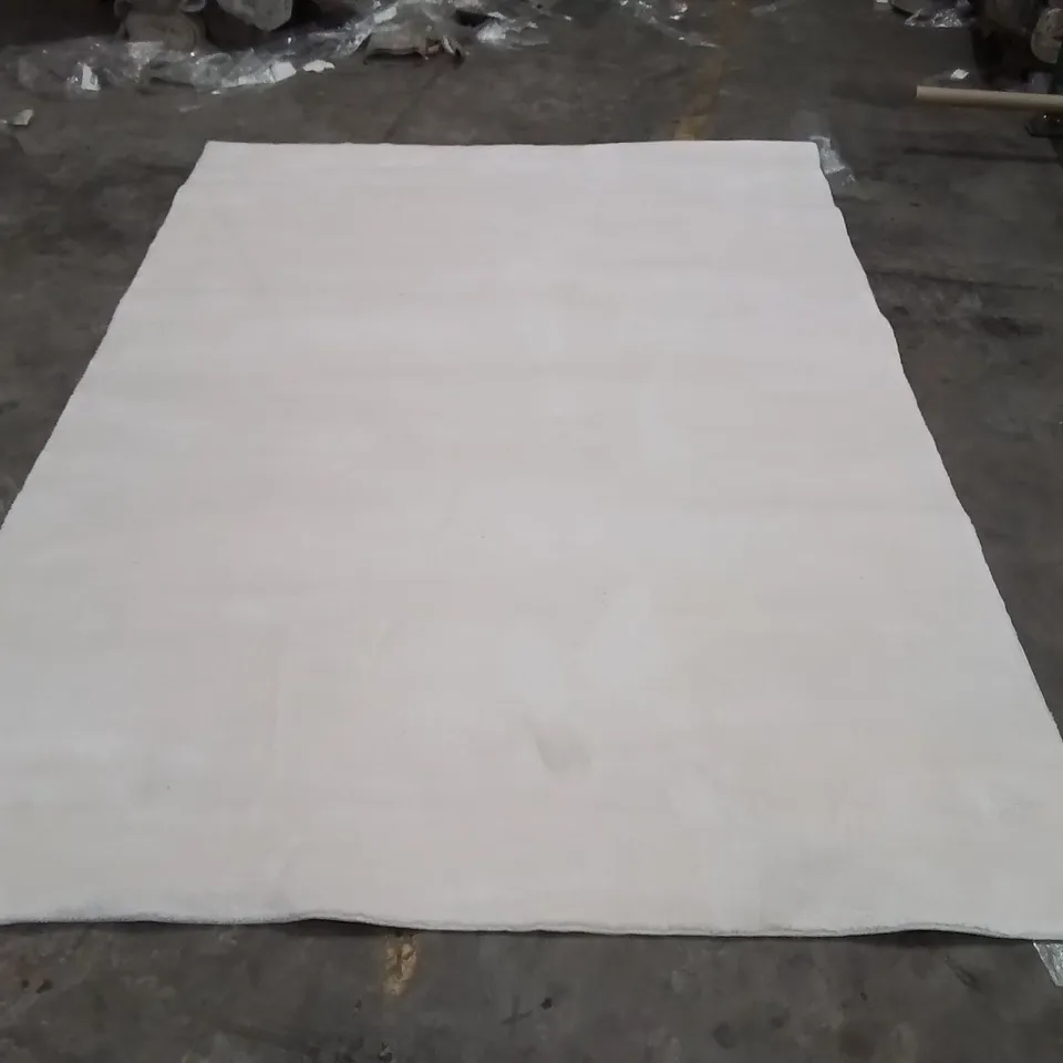 QUALITY DESIGNER AREA RUG - APPROXIMATELY 280X200