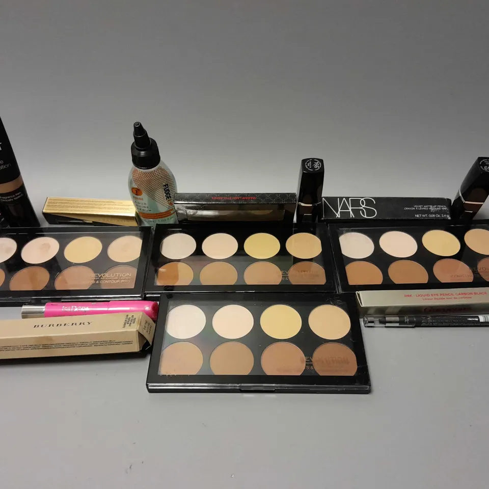 APPROXIMATELY 16 ASSORTED MAKEUP PRODUCTS TO INCLUDE REVOLUTION ICONIC LIGHTS & CONTOUR PRO PALETTE, GORGEOUS COSMETICS IINK LIQUID EYE PENCIL CARBON BLACK, ISADORA NATURAL MATT OIL-FREE FOUNDATION (1