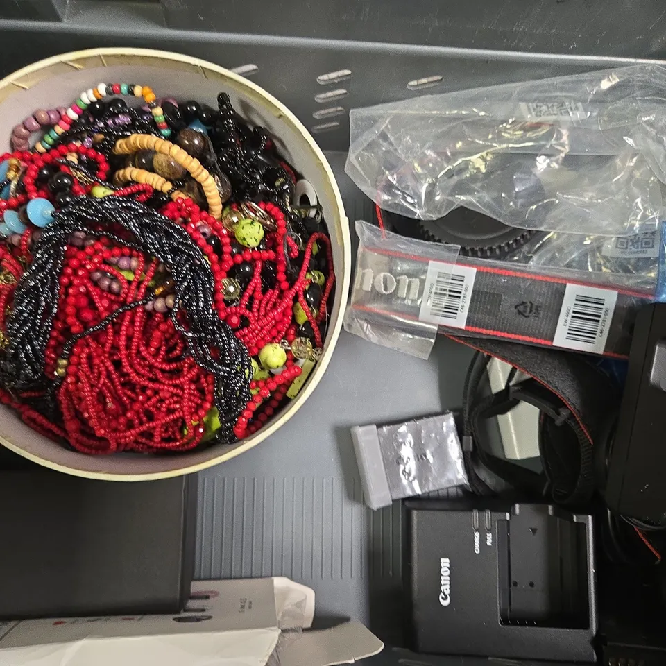 APPROXIMATELY 5 ASSORTED ITEMS TO INCLUDE 1080P SPORTS CAM, SMART BRACELET, ETC