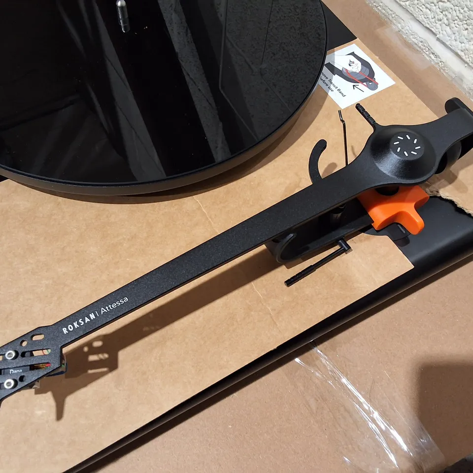 ROKSAN ATTESSA TURNTABLE IN BLACK