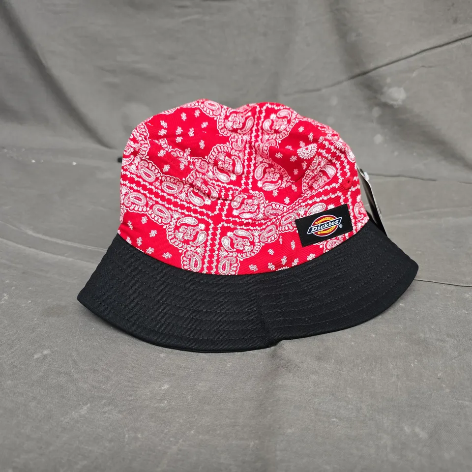 DICKIES BUCKET HAT – RED PAISLEY PRINT WITH BLACK RIM