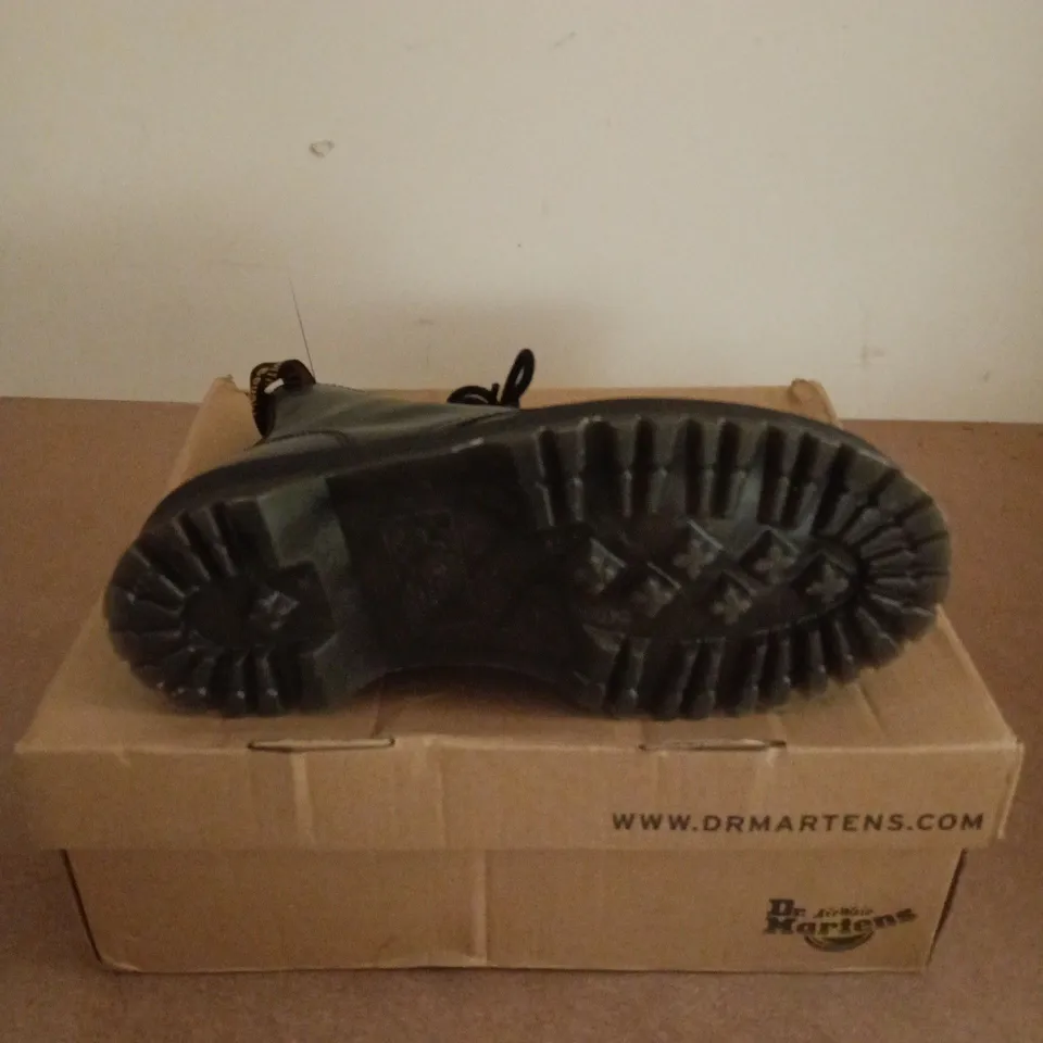 BOXED PAIR OF DR MARTENS JADON BOOTS IN BLACK - UK 6.5