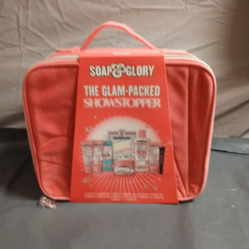 SOAP & GLORY THE GLAM-PACKED SHOWSTOPPER COSMETIC GIFT SET IN PINK ZIP BAG