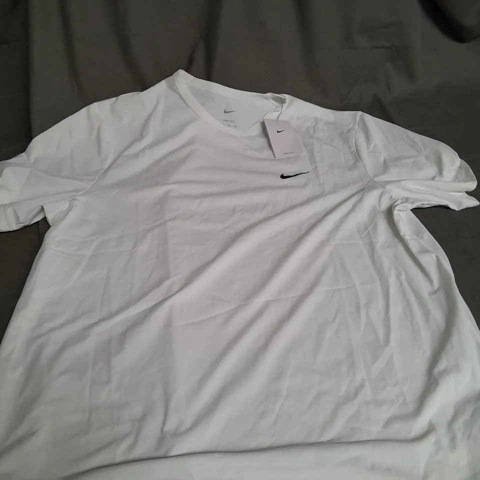 NIKE DRI-FIT TOP IN WHITE - XL