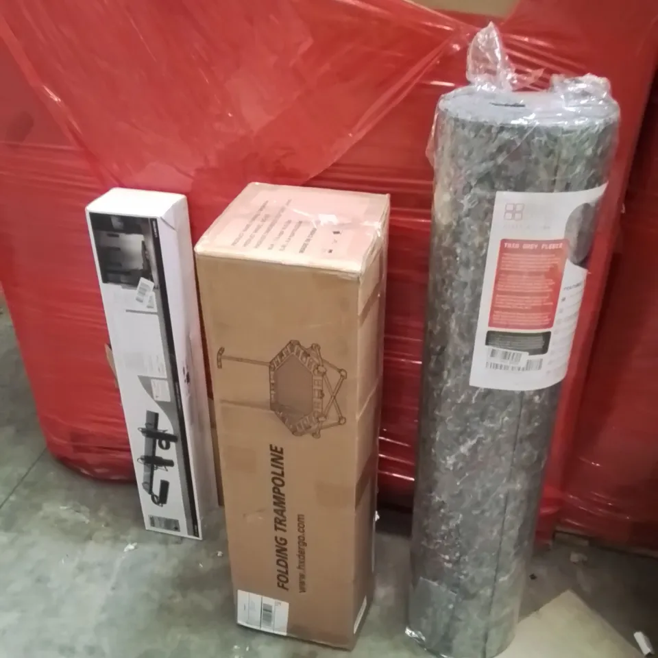 PALLET OF ASSORTED HOUSEHOLD GOODS AND PRODUCTS TO INCLUDE;LIGHT PENDENTS,TRAMPOLINE,FLOORING FLEECE UNDERBOARD 