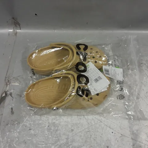 BAGGED PAIR OF CROCS CLASSIC CLOG WHEAT UK J5