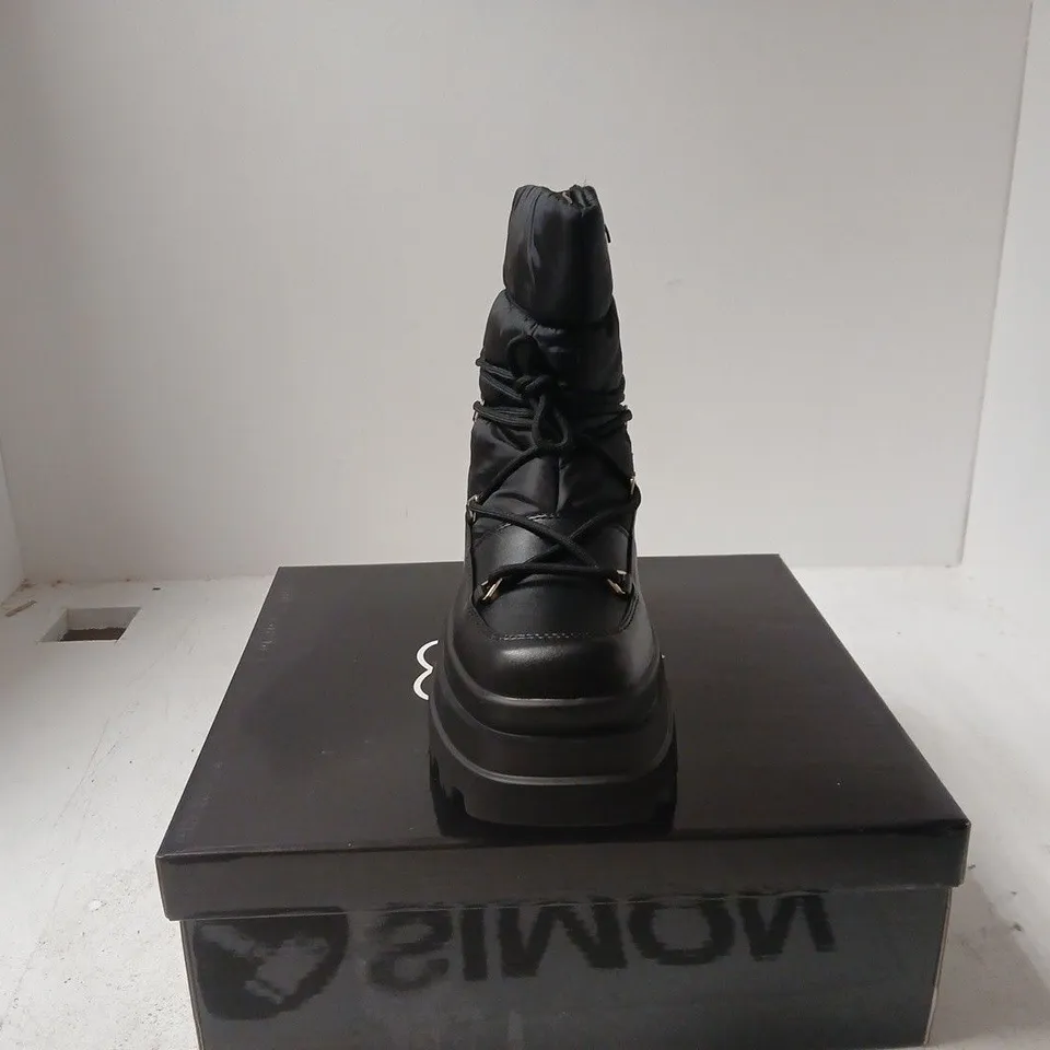BLACK PLATFORM BOOTS WITH LACE-UP FRONT – WOMEN'S SHOES UK 6