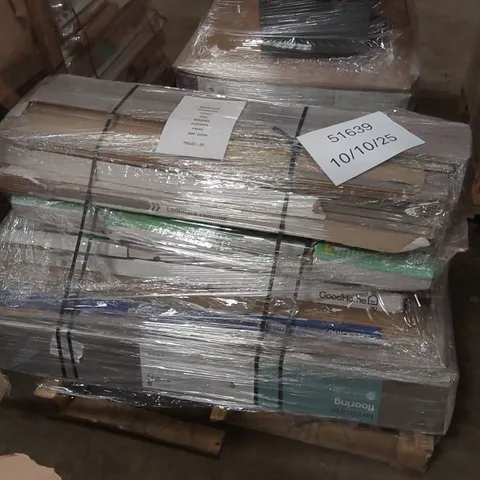 PALLET CONTAINING APPROXIMATELY 25x MIXED OAK WOODEN FLOORING PACKS