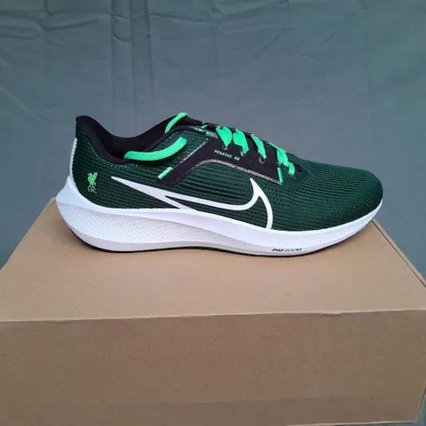BOXED PAIR OF NIKE ZOOM PEGASUS 40 LFC SIZE UK 8