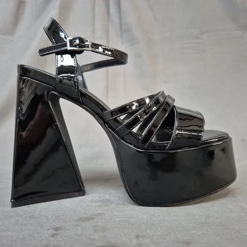 BOXED PAIR OF KOI OPEN TOE PLATFORM BLOCK HEEL SANDALS IN BLACK SIZE 4