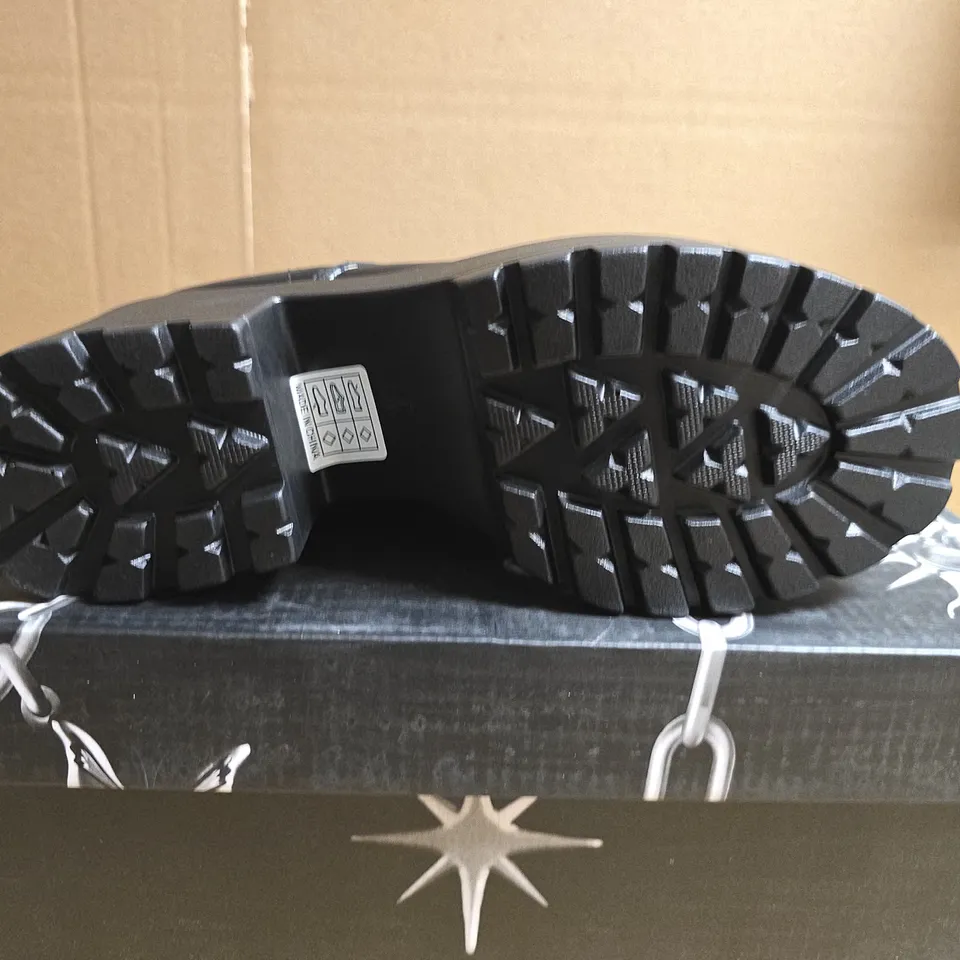 BOXED PAIR OF KOI SALVIUS SAFETY PIN MILITARY LACE UP BOOTS - BLACK, UK3