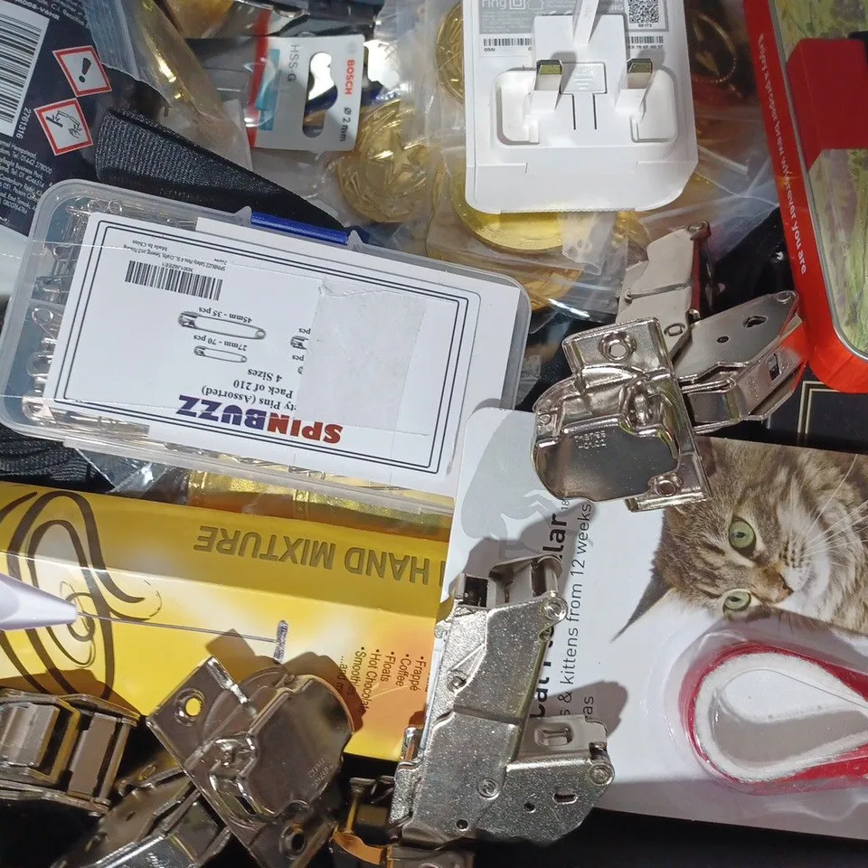 APPROXIMATELY 10 ASSORTED HOUSEHOLD ITEMS TO INCLUDE PARTY PLUG PRO EARPLUGS, BEAPHAR SOFT CAT LEA COLLAR, DYLON ALL-IN-1 FABRIC DYE, ETC