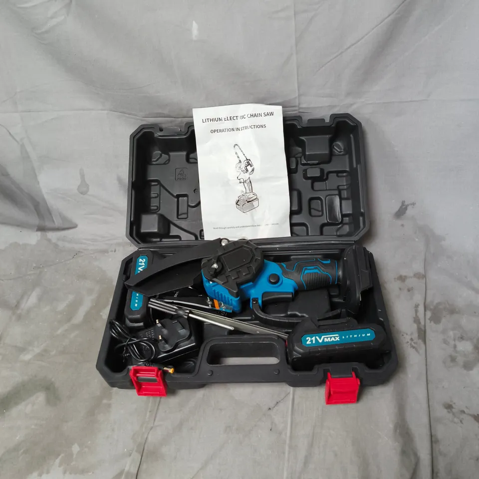 CORDLESS LITHIUM ELECTRIC CHAIN SAW – 21V MAX, IN PLASTIC CASE WITH BATTERY & CHARGER. USED