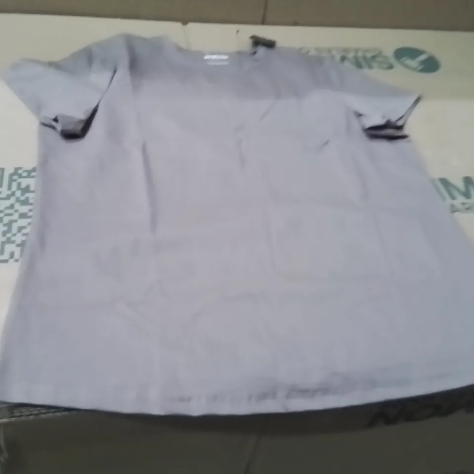 BOXED BRAND NEW APPROXIMATELY 40 SIMPLY BE ACTIVE MOCHA T-SHIRT SIZE 20
