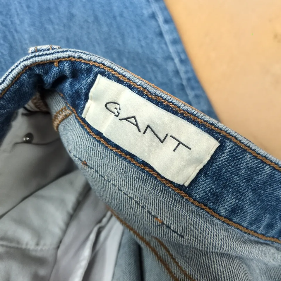 gant straight cropped jeans in mid blue - size 28