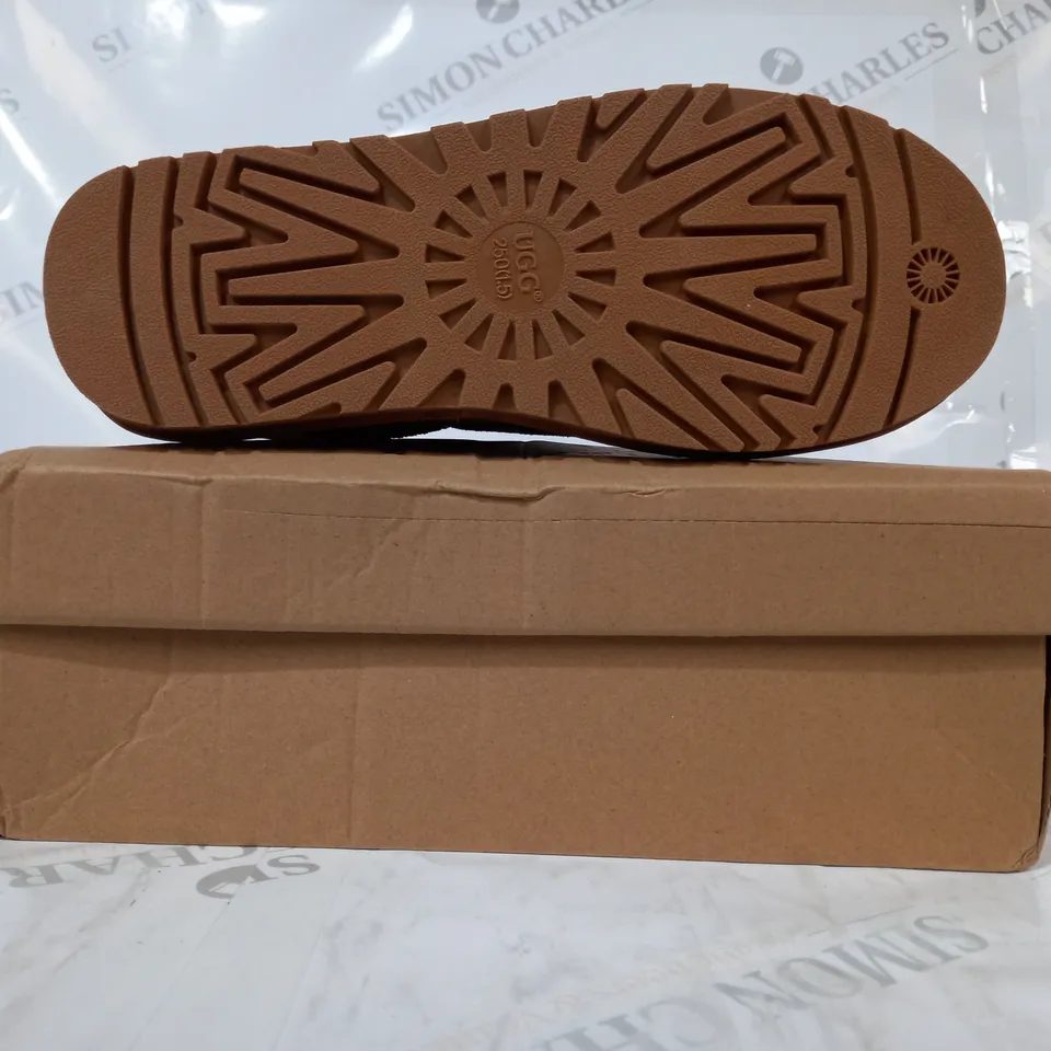 BOXED PAIR OF UGG SHOES IN TAN UK SIZE 6