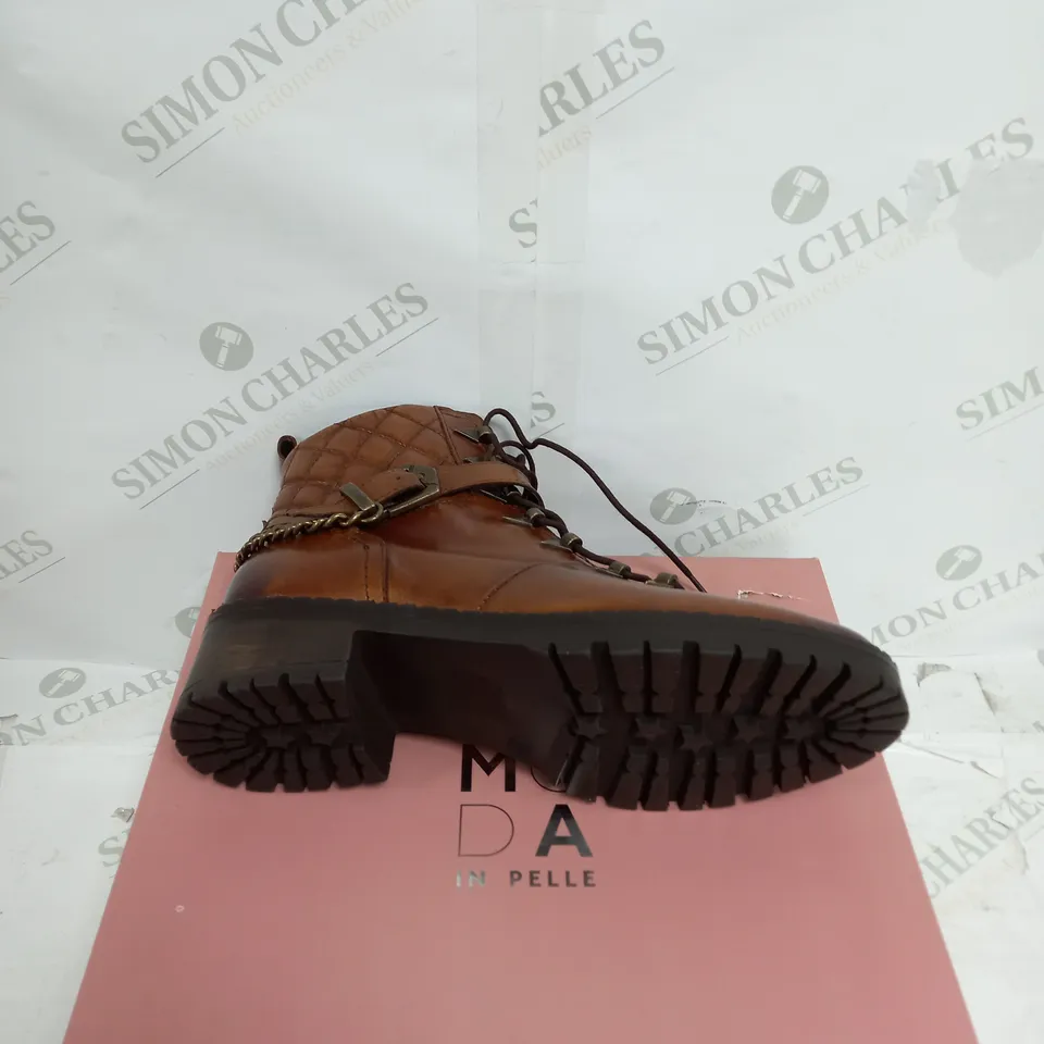 PAIR OF MODA IN PELLE ARNIE LACE UP BOOTS IN MAROON SIZE 6