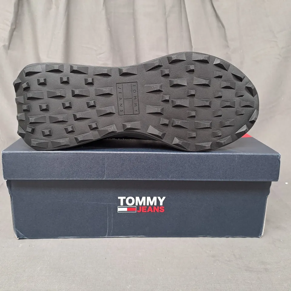 BOXED PAIR OF TOMMY JEANS SHOES IN BLACK UK SIZE 9