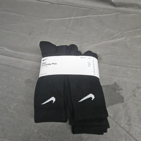 NIKE EVERYDAY PLUS 6PACK CREW SOCKS IN BLACK SIZE M/5-8