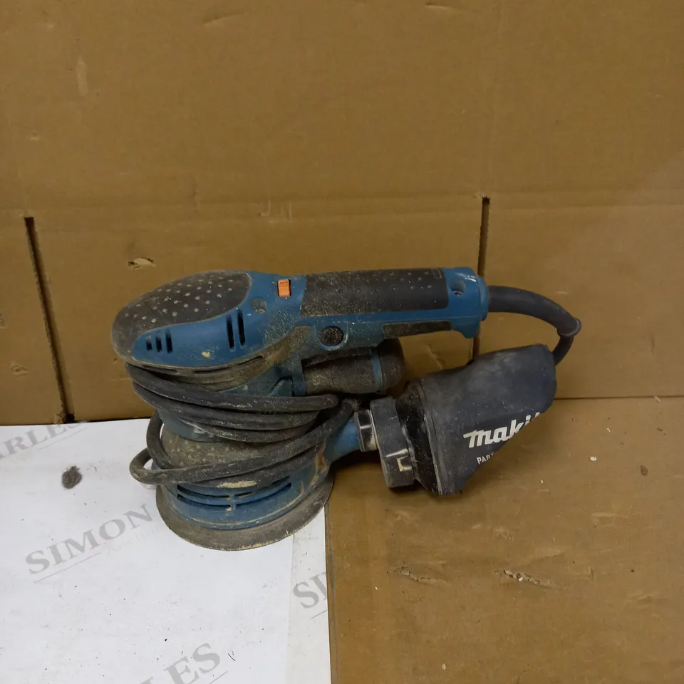 MAKITA RANDOM ORBITAL SANDER