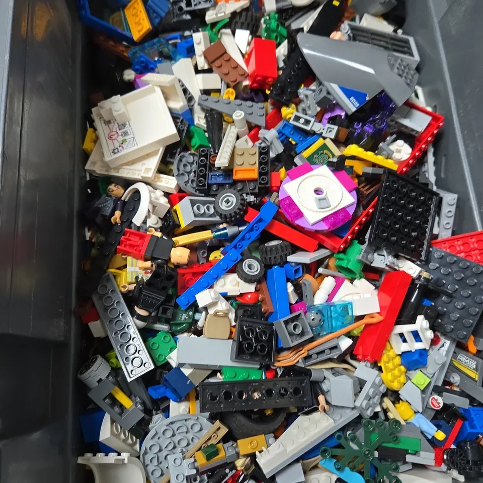 BOX OF ASSORTED LEGO BRICKS 
