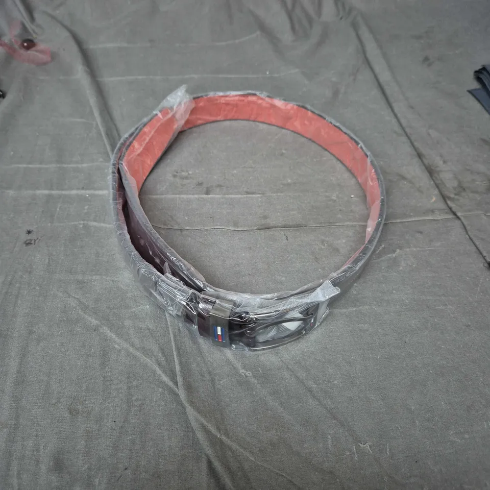 TOMMY HILFIGER BROWN BELT WITH RED UNDERSIDE AND METAL BUCKLE ONE SIZE 