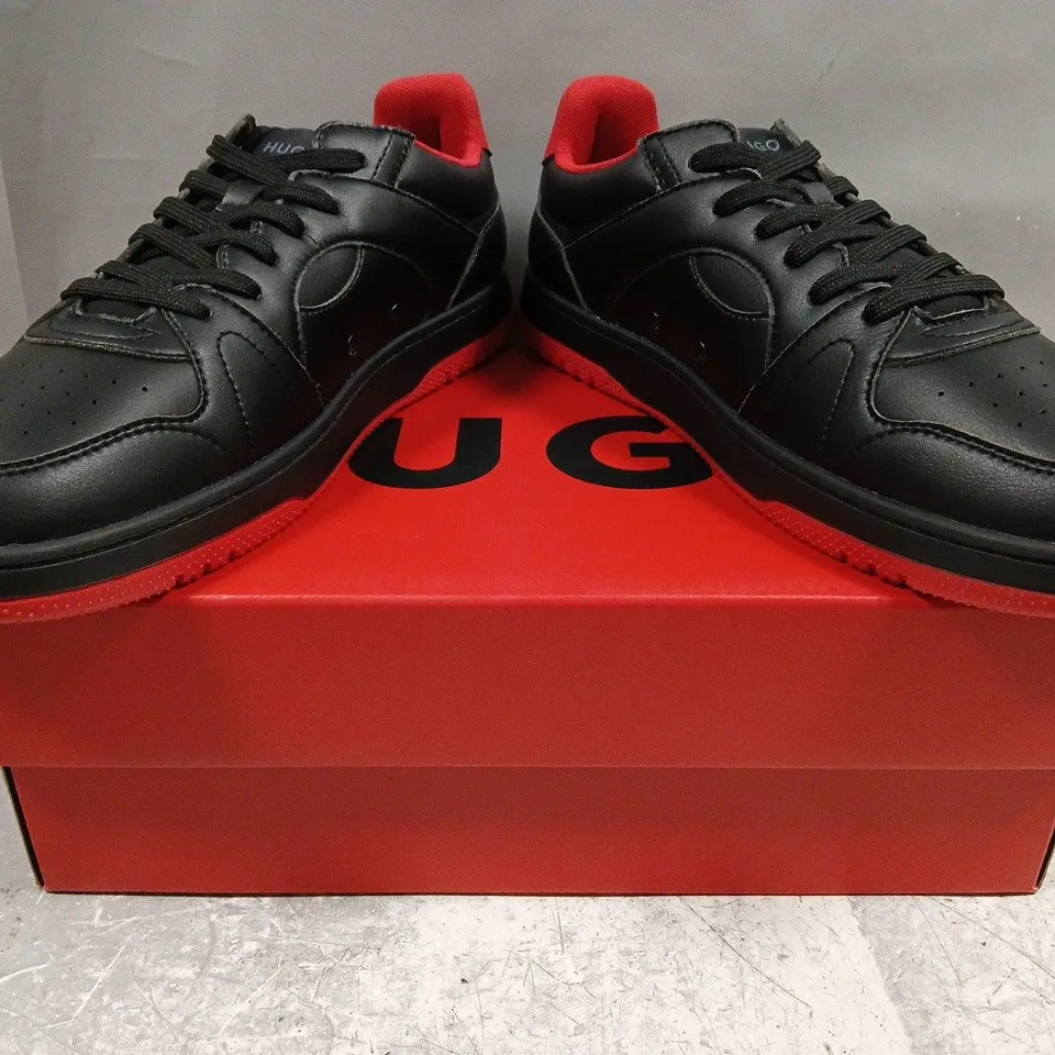 BOXED PAIR OF HUGO HADRIAN TENN PUGR SHOE SIN BLACK/RED SIZE UK 10