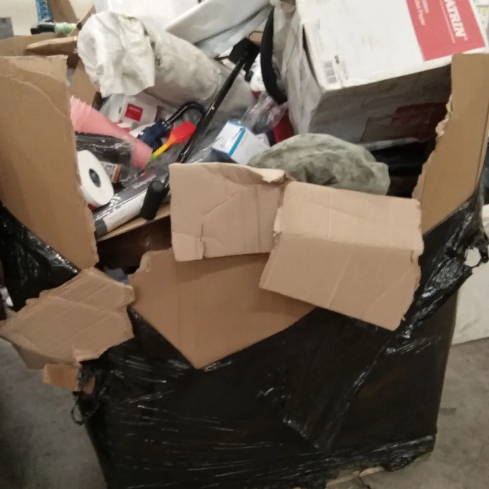 PALLET OF ASSORTED PRODUCTS AND ITEMS TO INCLUDE;SPADE,CURTAINS,AIRBED,PHOTO FRAME,NEWBORN PRAM PACK,PARTY LIGHTS,ETC