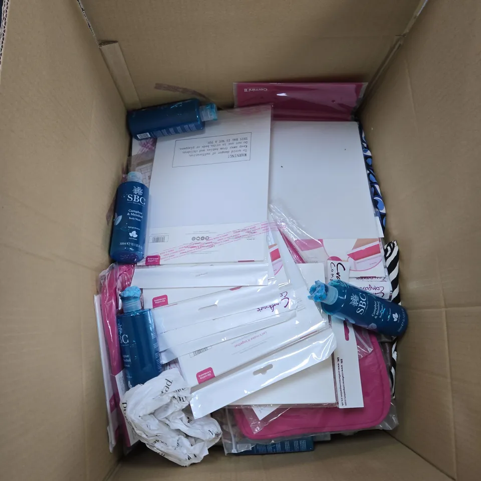 BOX OF APPROXIMATELY 25 ASSORTED ITEMS TO INCLUDE: WHITE CUTTING PLATE FOR DIE CUTTING/EMBOSSING AND SBC BODY WASH