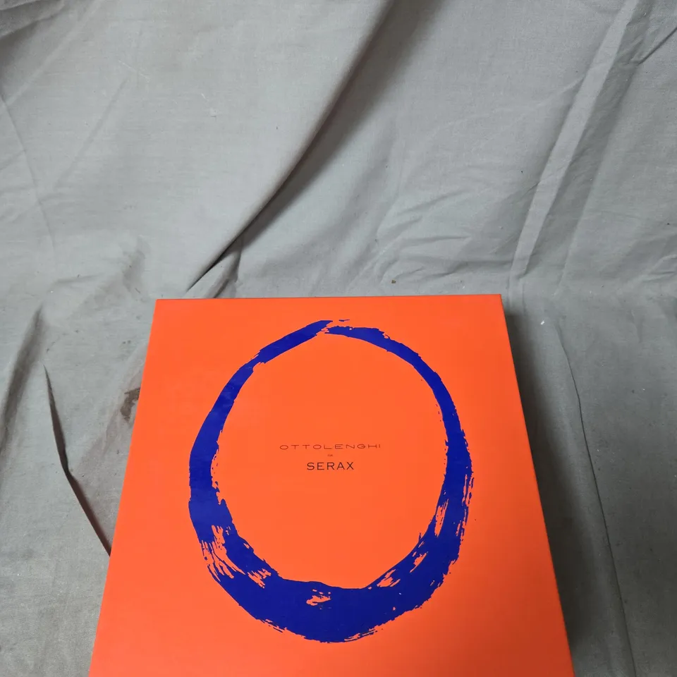 OTTOLENGHI × SERAX BOWLS X 2 – WHITE CERAMIC WITH ABSTRACT BLACK MOTIF