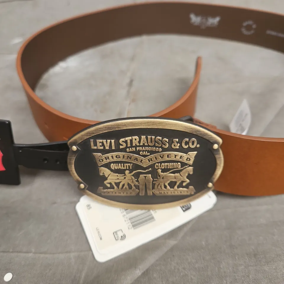 LEVI'S LEATHER BELT WITH BRASS BUCKLE – MEN'S BELT
