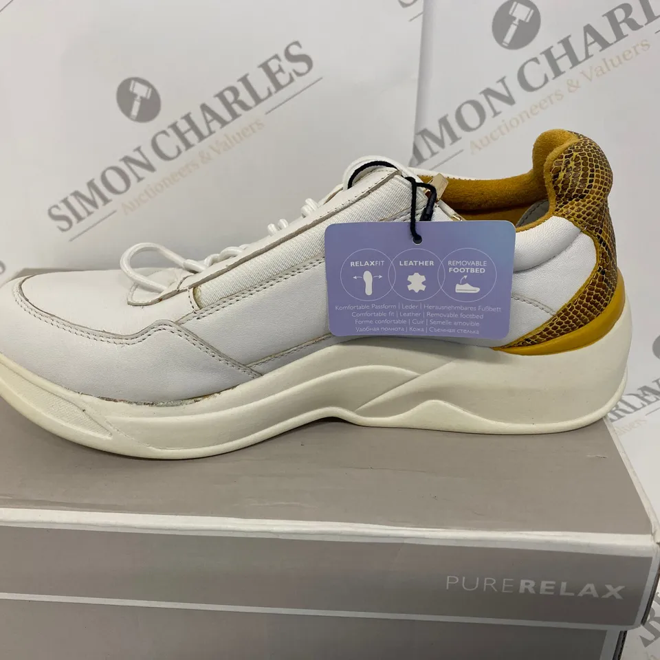 BOXED PAIR OF TAMARIS TRAINERS SIZE 37