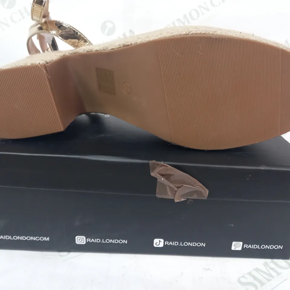 BOXED PAIR OF RAID WIDE FIT REMINGTON PLATFORM SANDALS IN METALLIC GOLD UK SIZE 9