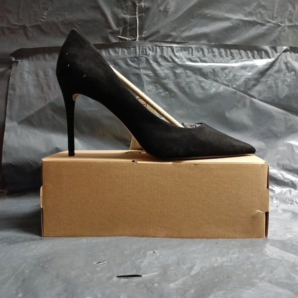 BOXED PAIR OF MANGO POINTED TOE STILETTO HEELS IN BLACK SIZE EU 38