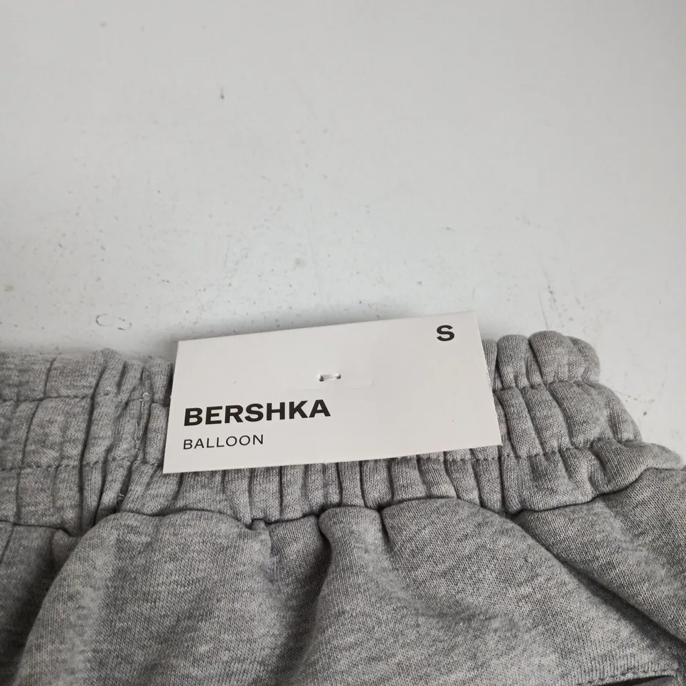 BERSHKA GREY SWEATPANTS – SIZE S