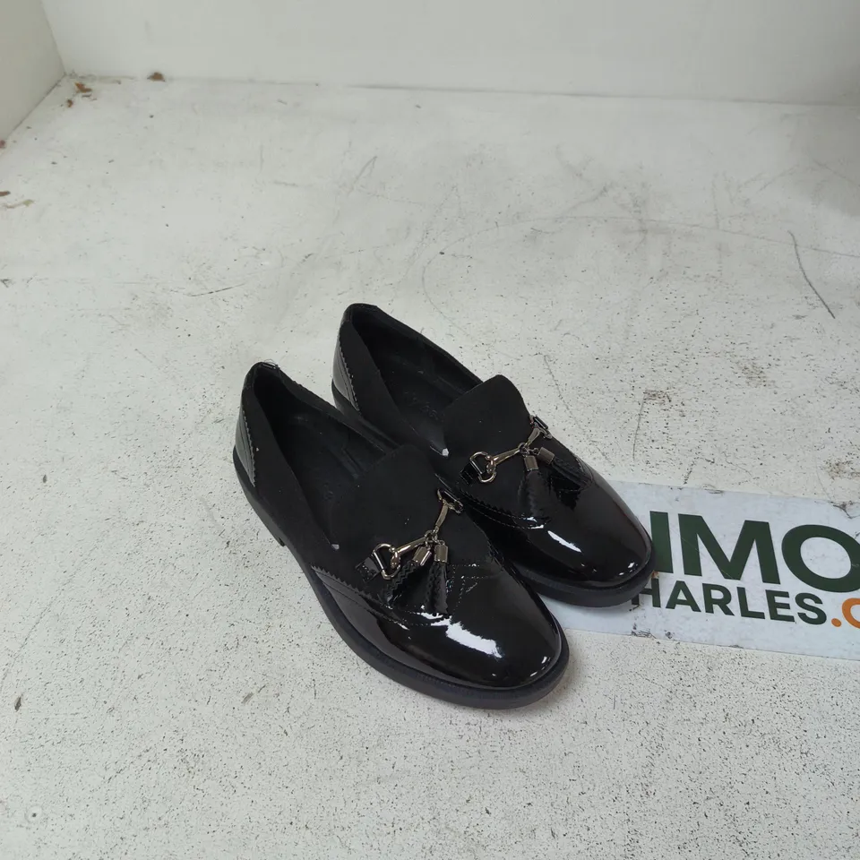 SIMPLY BE  BLACK PATENT LEATHER LOAFERS WITH HORSEBIT – UK 6