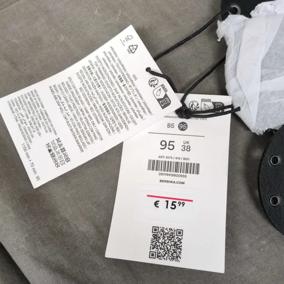 BERSHKA BLACK DISC NECKLACE
