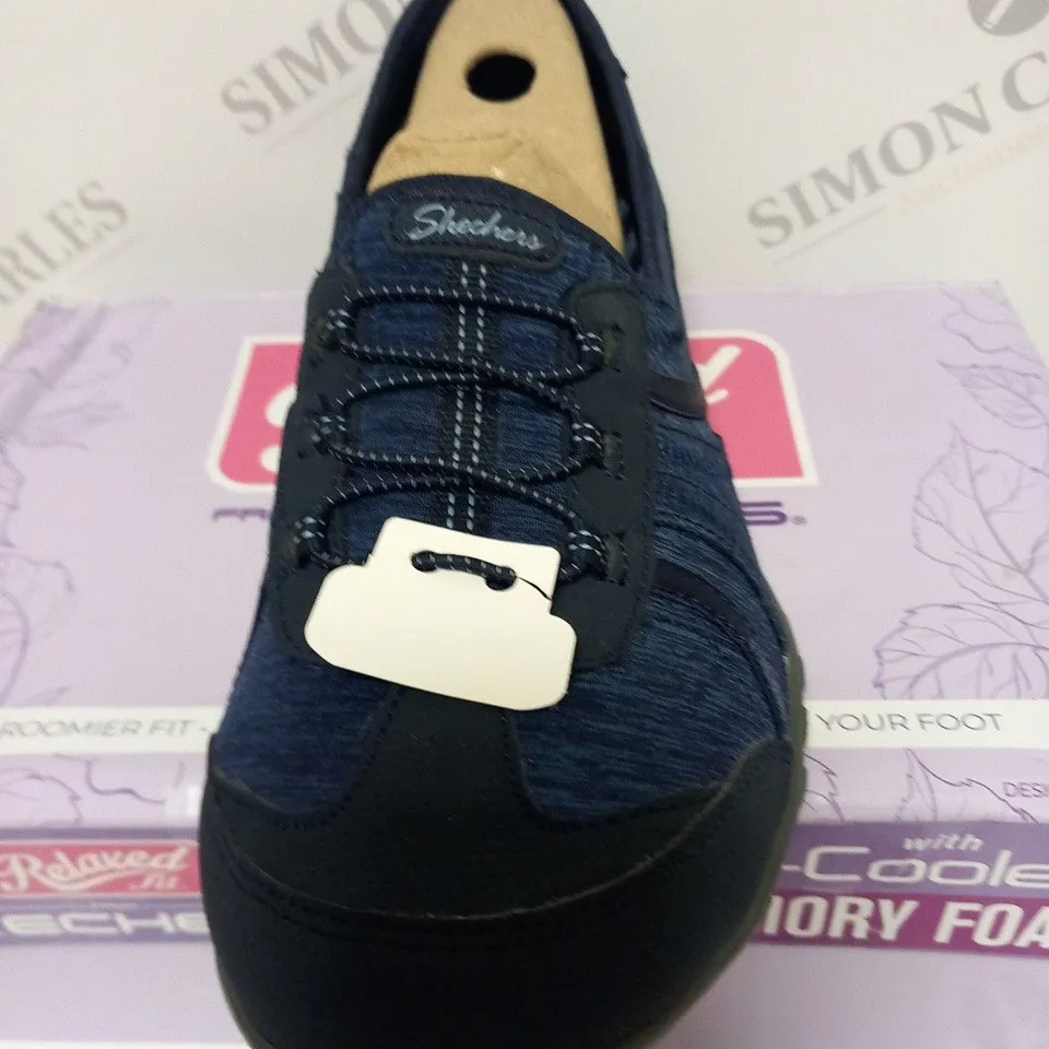 BOXED SKETCHERS BREATHE EASY LD00 SIZE 7