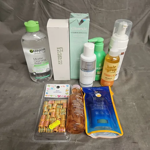 APPROXIMATELY 20 ASSORTED HEALTH & BEAUTY PRODUCTS TO INCLUDE - WAVY EVERYDAY CURL CREAM - GLOWXIE EXFOLIATING FOOT SCRUB - HAIR SYRUP VTAMIN C OIL - ETC