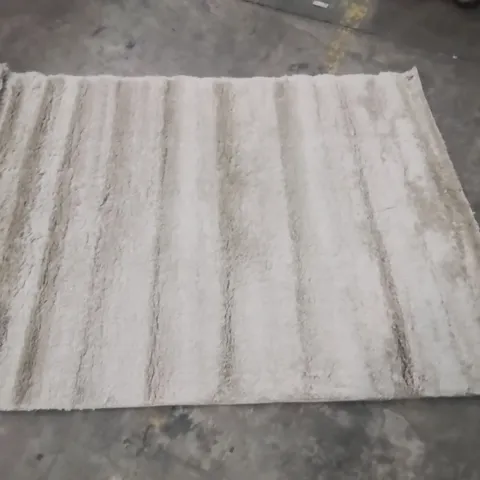 QUALITY DESIGNER AREA RUG - APPROXIMATELY 200X140CM