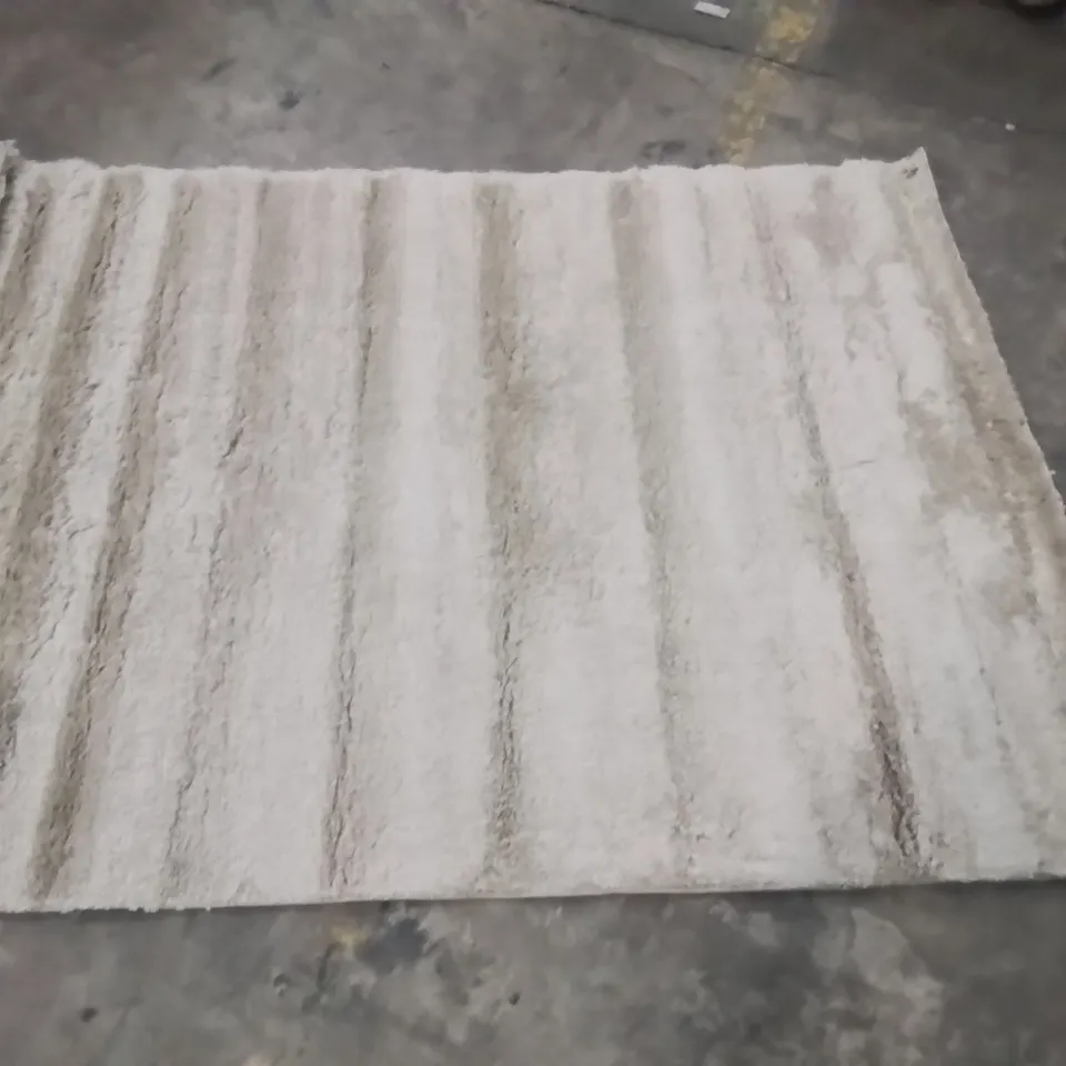 QUALITY DESIGNER AREA RUG - APPROXIMATELY 200X140CM