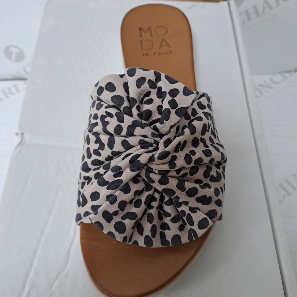 MODA IN PELLE BOXED OPEN TOY SANDAL SIZE 4