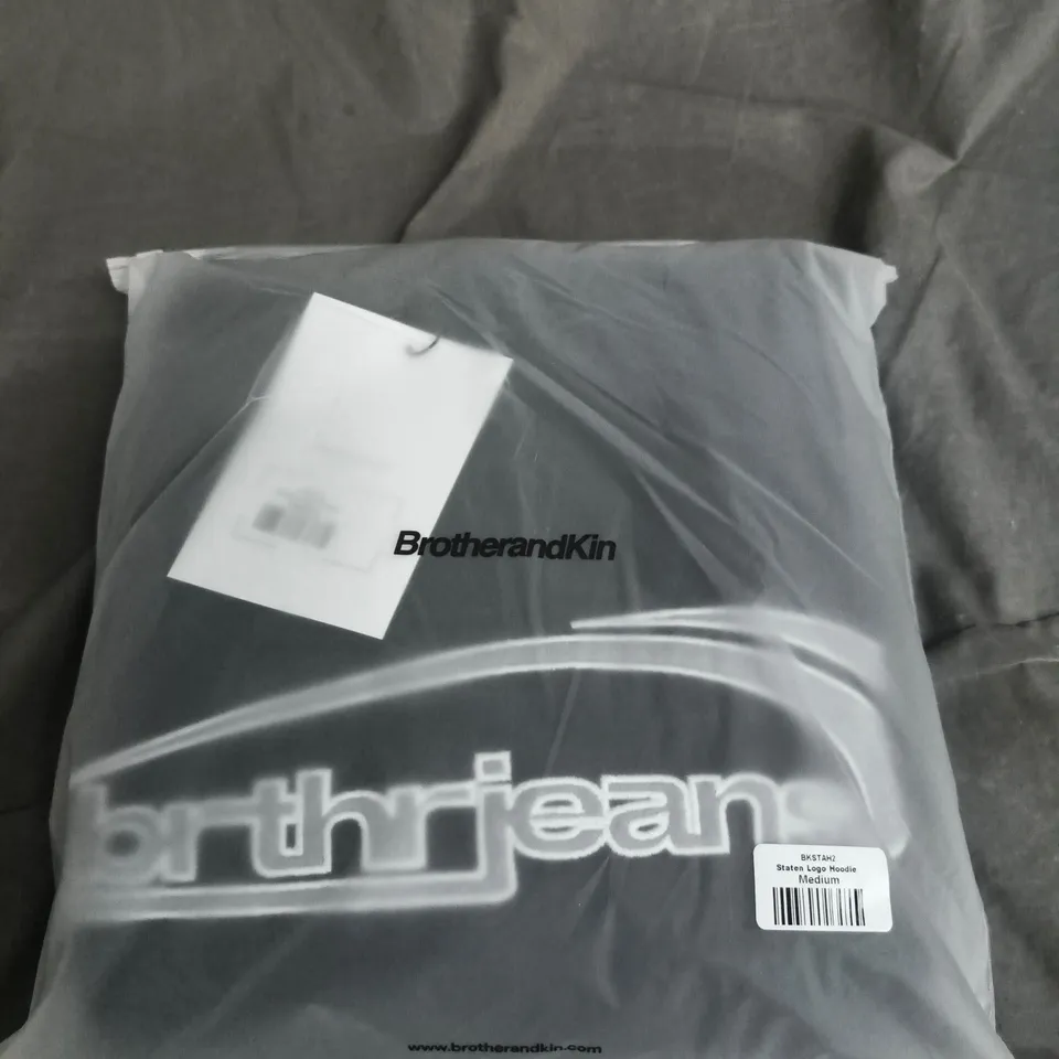 BROTHERANDKIN STATEN LOGO HOODIE – MEDIUM 