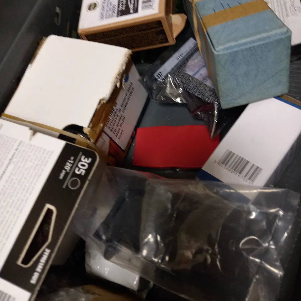 LOT OF APPROX 12 ASSORTED PRINTER ACCESSORIES TO INCLUDE HP 305 BLACK INK CARTRIDGE, DYMO WHITE LABEL REFILLS, EPSON 664 INK BOTTLE, ETC 