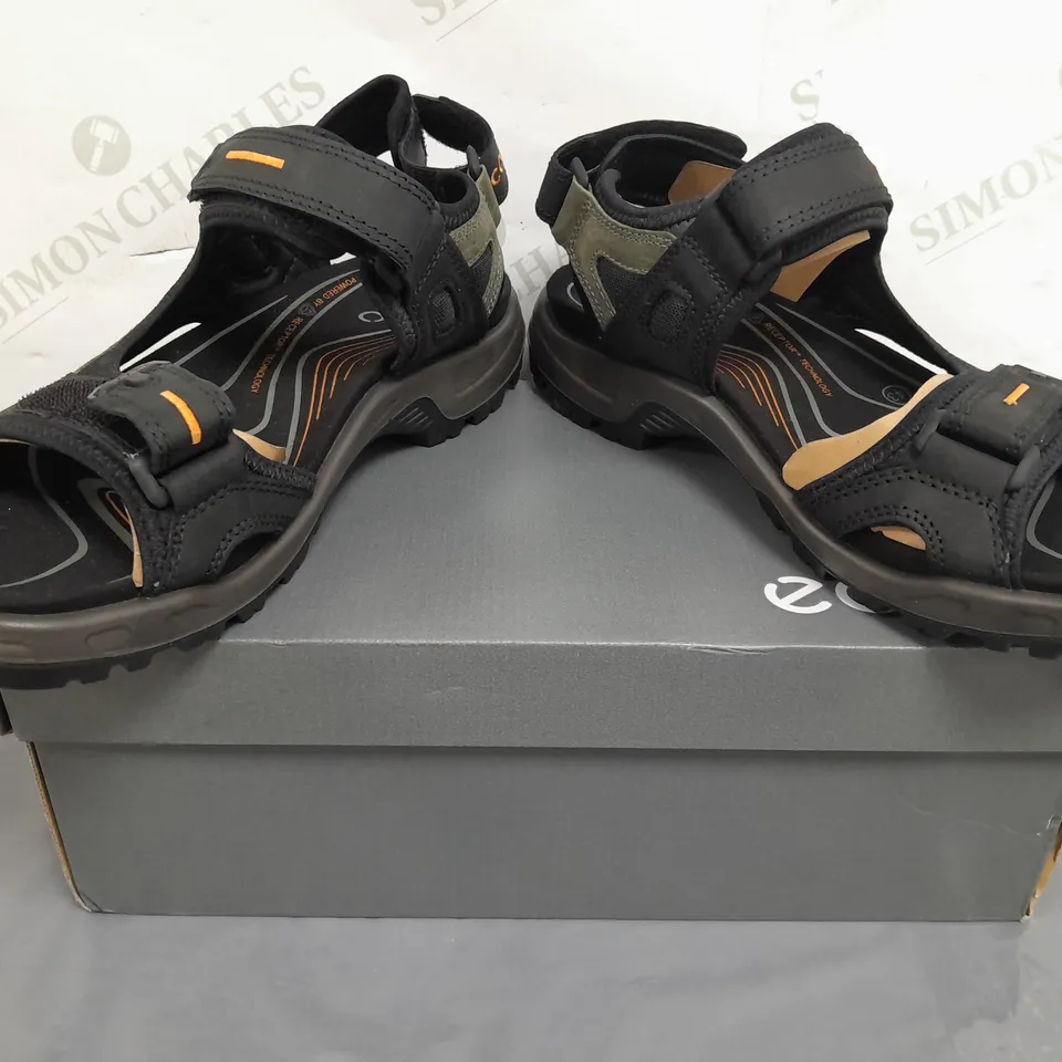 BOXED PAIR OF ECCO OPEN TOE SANDALS IN BLACK UK SIZE 9-9.5