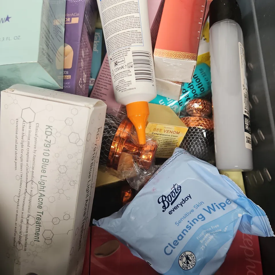 APPROXIMATEY 20 HEALTH AND BEAUTY PRODUCTS TO INCLUDE -ORIGINAL SOURCE - LUMIN CREAM - MAGIC BODY OIL - ZEPHOCO - ETC