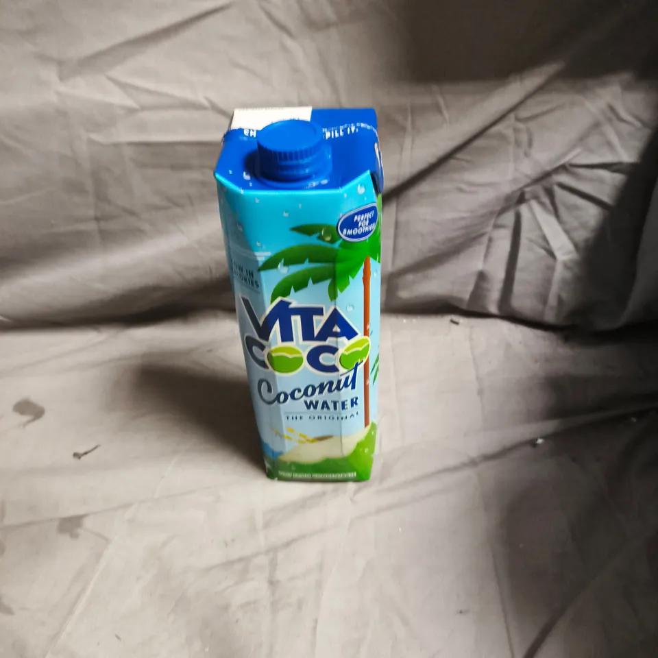 APPROXIMATELY 6 X VITA COCO COCONUT WATER