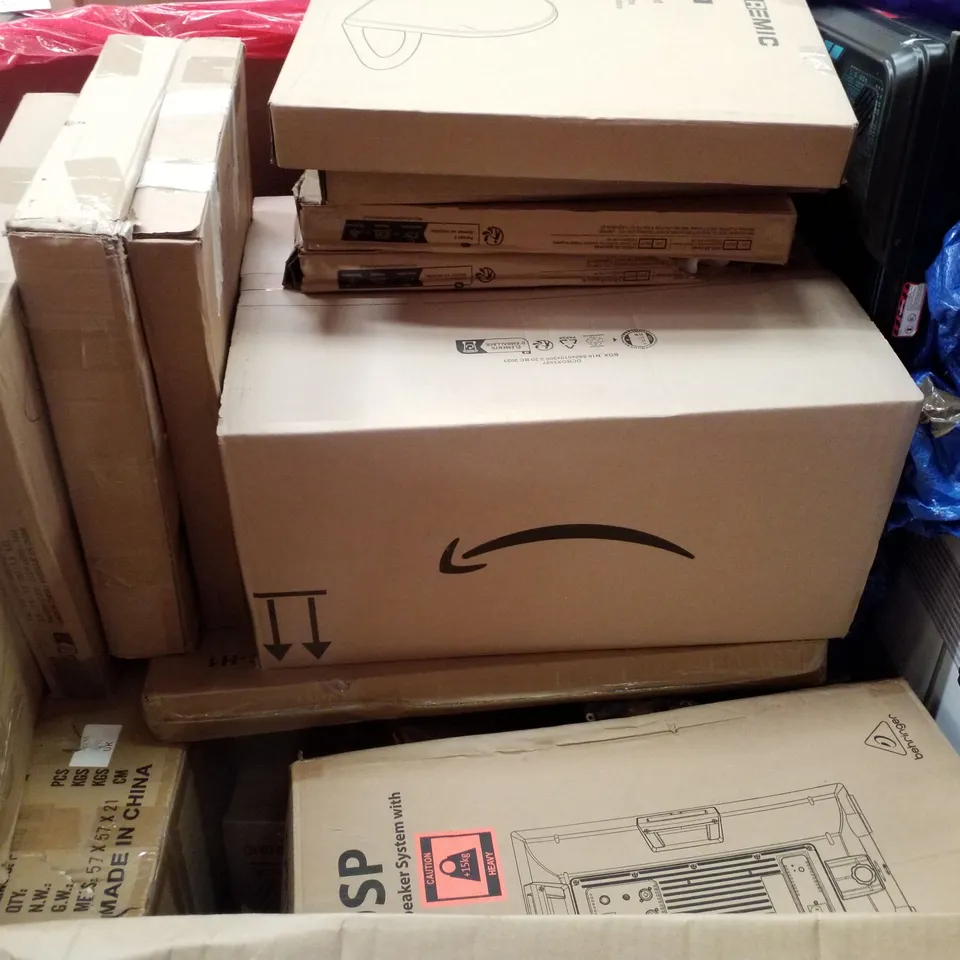 PALLET CONTAINING ASSORTED PRODUCTS INCLUDING STORAGE CABINET, STAINLESS STEEL CAT LITTER BOX, ICE CUBE SQUARE LIGHT, DESERT TERRARIUM LIGHT & TOILET SEATS