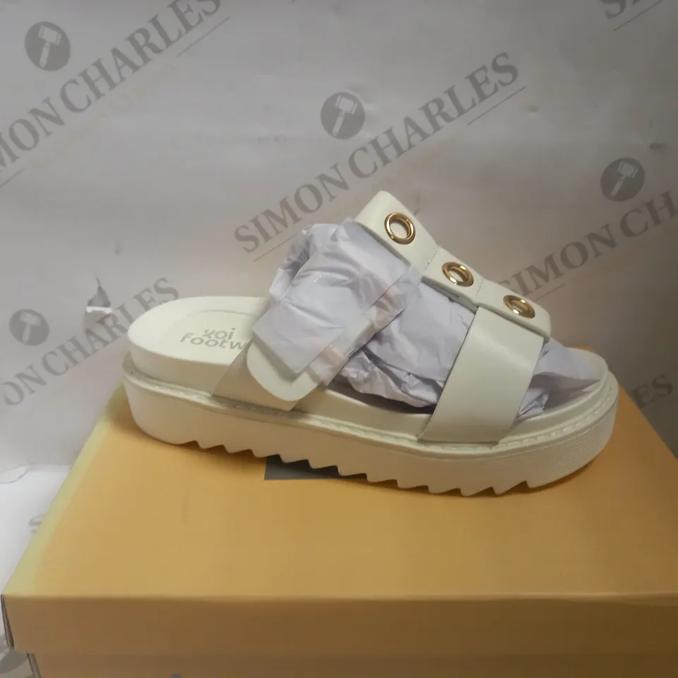 KOI VEGAN WHITE ZAMAK GLADIATOR SLIDERS - SIZE 4